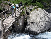 Saliamo all'Alpe Devero  dal sentiero che parte in prossimità della prima galleria : devtra